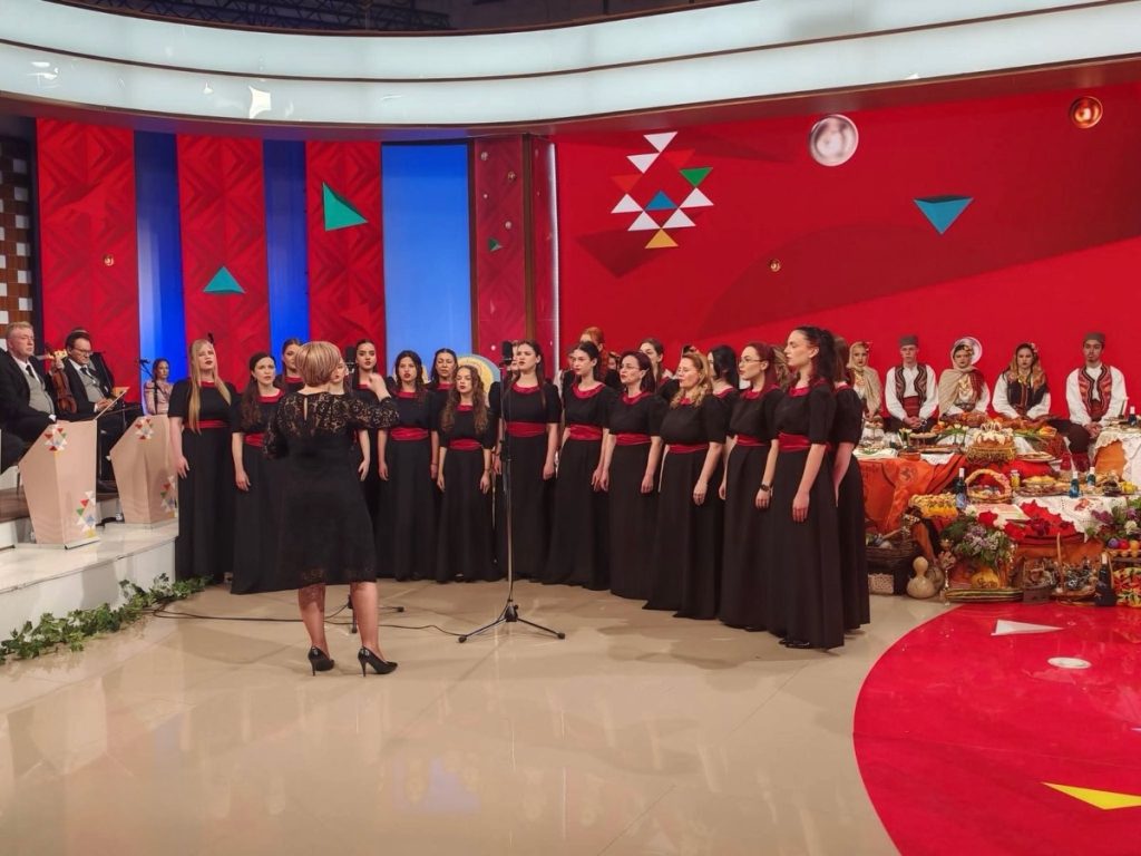 Гостовање хора Факултета педагошких наука у емисији Шареница